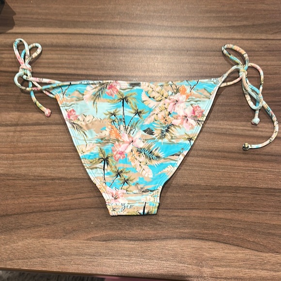 Tropical Floral Bikini Bottom - Picture 2 of 4